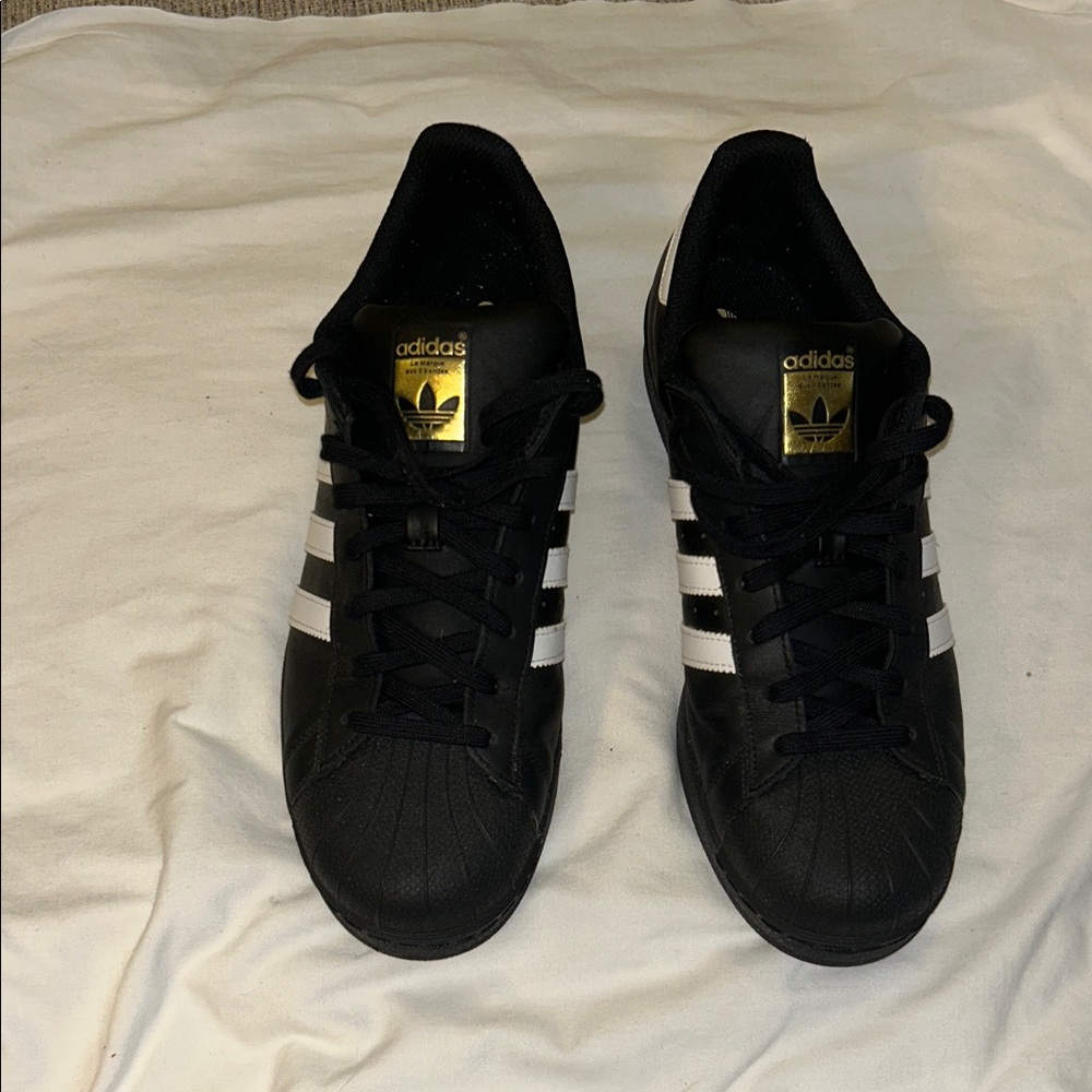 Adidas Black & White Men’s Classic Sneakers with Gold Tongue Logo side Superstar